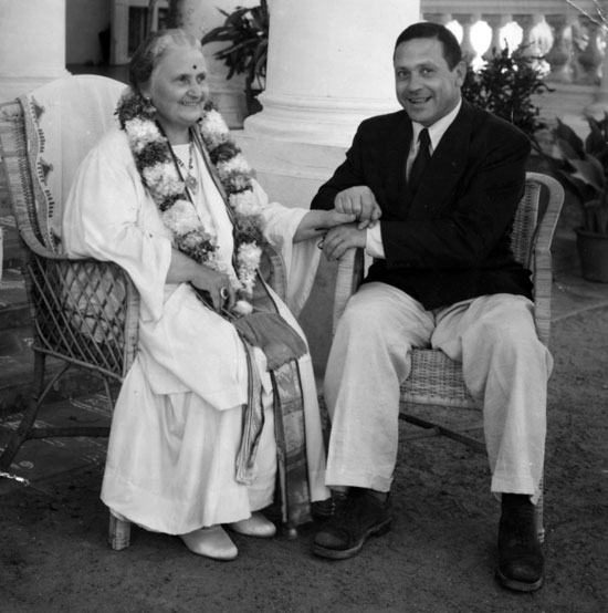 Мария Монтессори и сын в Индии