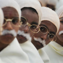 Школьники в Индии, одетые под Махатму Ганди, установили мировой рекорд